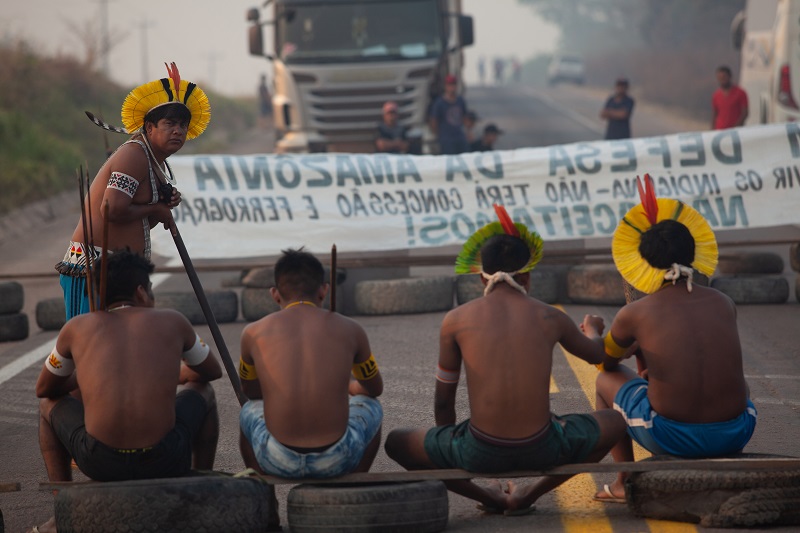 Indígenas brasileños prometen bloqueo indefinido en carretera amazónica