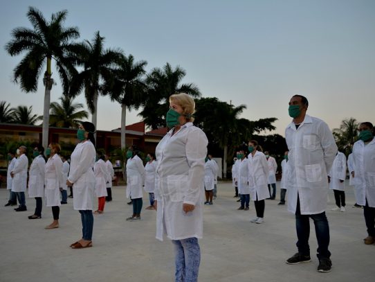Guatemala estudia salida de brigada médica cubana en medio de pandemia
