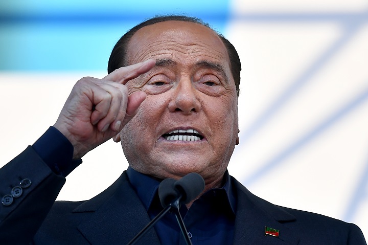 Berlusconi, "estable" tras ser hospitalizado por coronavirus