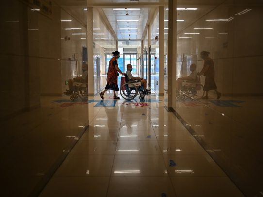 Un documental muestra los desbordados hospitales de Wuhan en el inicio de la pandemia