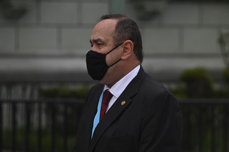 El presidente de Guatemala se contagia de covid-19