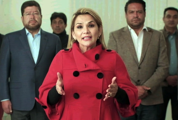 Presidenta interina de Bolivia pide "paciencia" por lentitud de escrutinio electoral