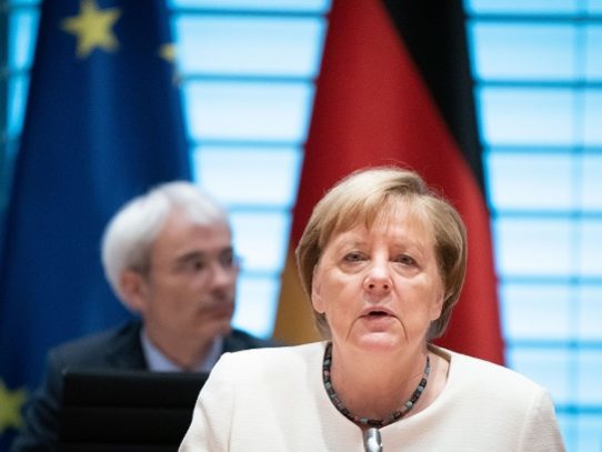 Merkel "muy preocupada" por aumento de casos de coronavirus en Alemania