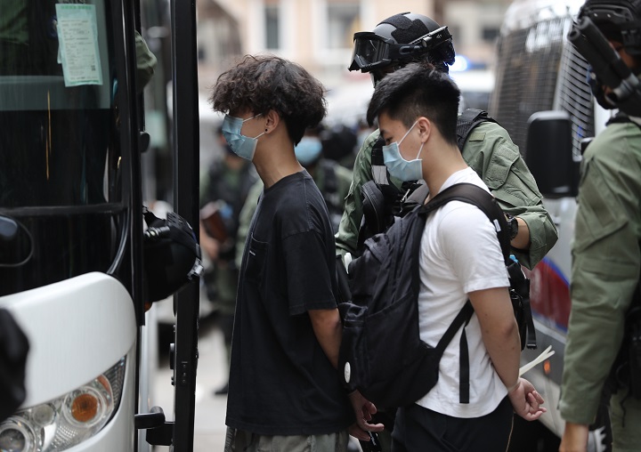Hong Kong celebra el "retorno de la paz" pero detiene a decenas de personas