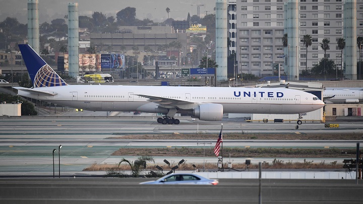American Airlines y United anuncian más de 30.000 despidos por la pandemia