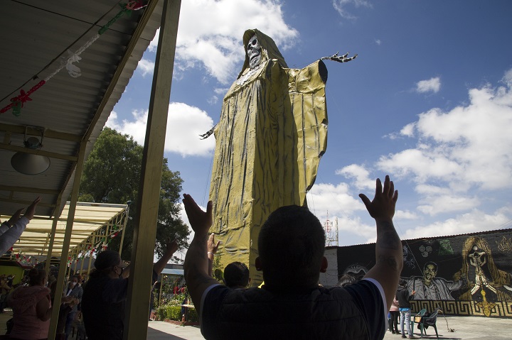 Mexicanos buscan en la Santa Muerte un conjuro contra la pandemia