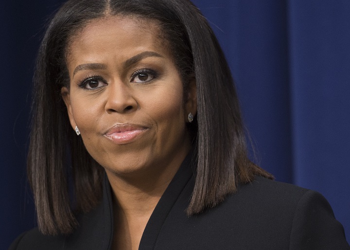 Michelle Obama tilda de "racista" a Trump