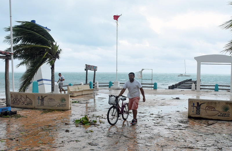 Huracán Delta golpea la costa mexicana, sin causar víctimas