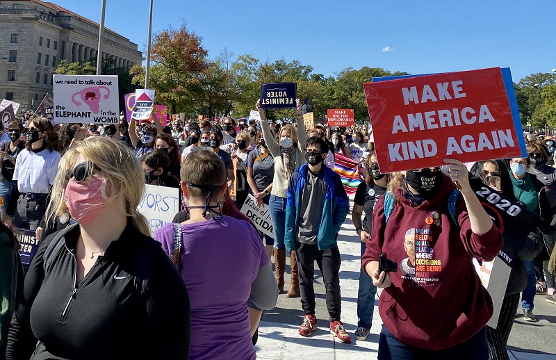 Miles de mujeres salen a manifestar contra Trump en EE.UU.