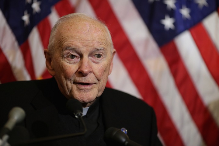 Vaticano niega haber encubierto al cardenal McCarrick pese a su fama de pederasta