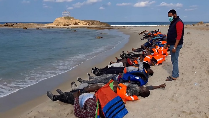 Cerca de 100 muertos en dos naufragios en un solo día frente a costas de Libia