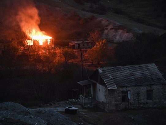 Futuro incierto para Nagorno Karabaj tras la derrota militar