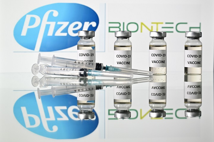 La vacuna de Pfizer/BioNtech fue aprobada sin precipitación