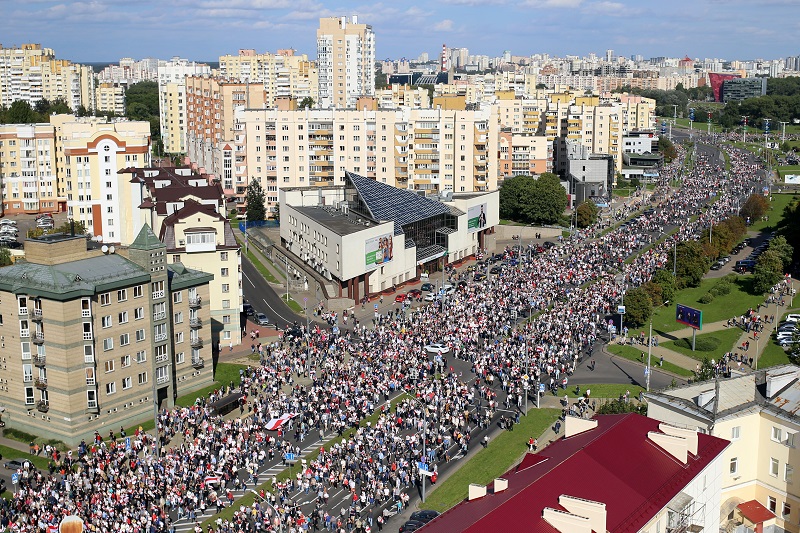 Decenas de miles de personas manifiestan contra Lukashenko en Minsk