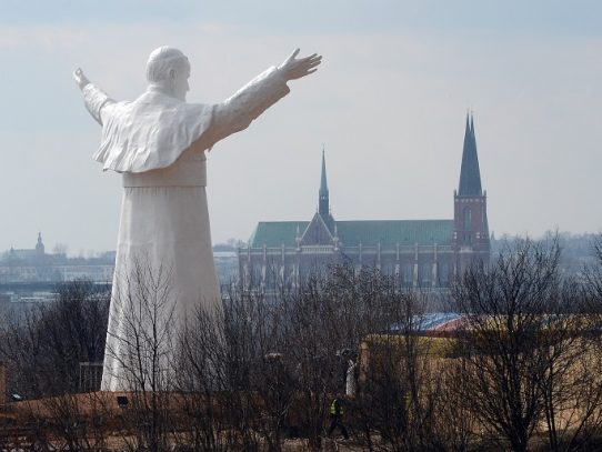 Centenario de nacimiento de Juan Pablo II, manchado por caso de pedofilia en Iglesia polaca