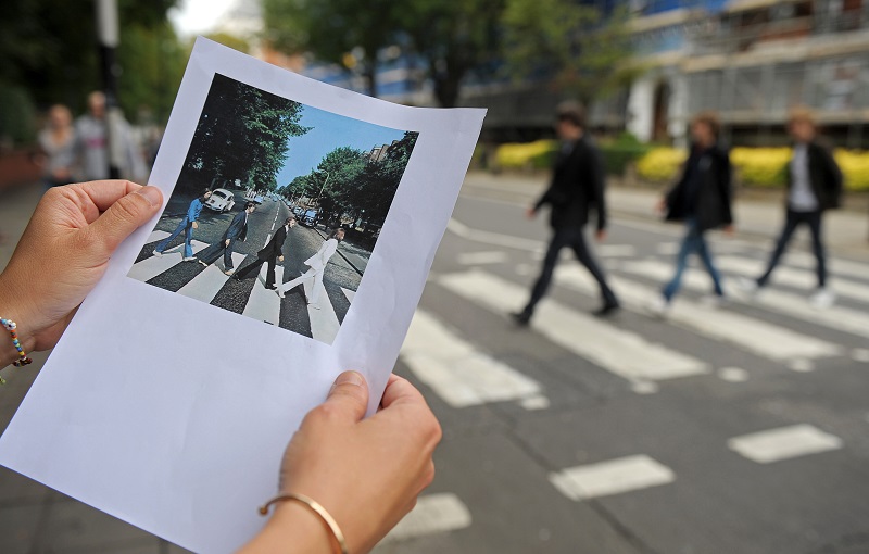 Fans de Los Beatles celebran 50º aniversario de la foto de Abbey Road
