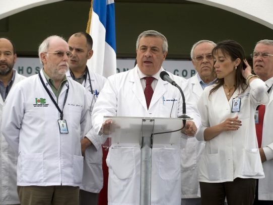Renuncia ministro de Salud de Chile tras polémica por conteo de muertos de coronavirus