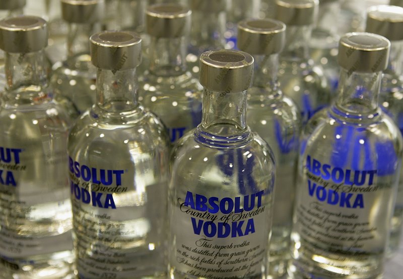 El vodka es inútil para protegerse contra el coronavirus, advierte un fabricante