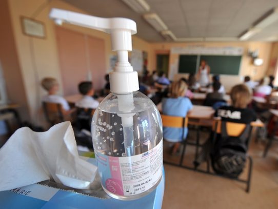 Francia fijará por decreto el precio el gel desinfectante