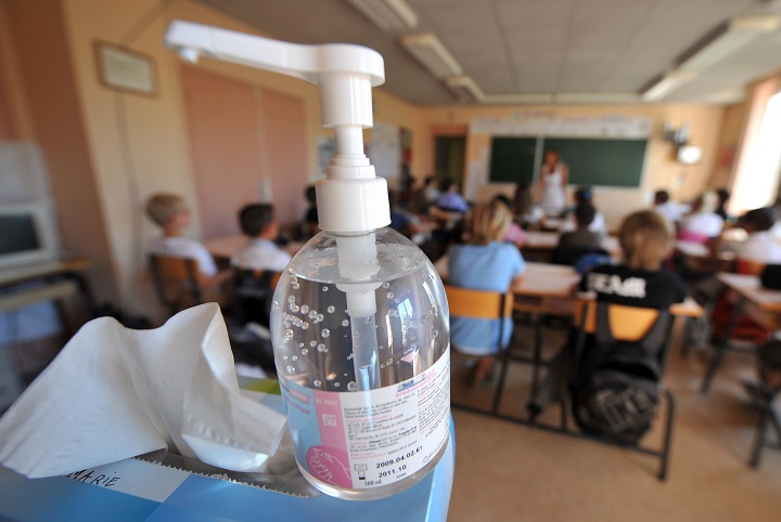 Francia fijará por decreto el precio el gel desinfectante