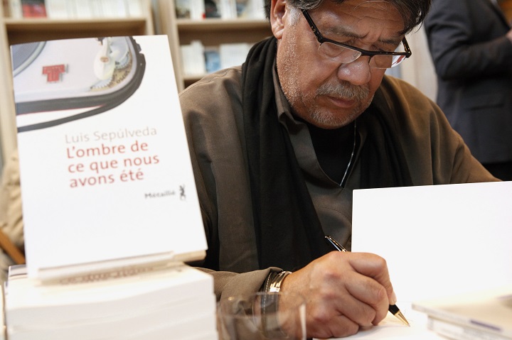 Escritor chileno Luis Sepúlveda contagiado por coronavirus