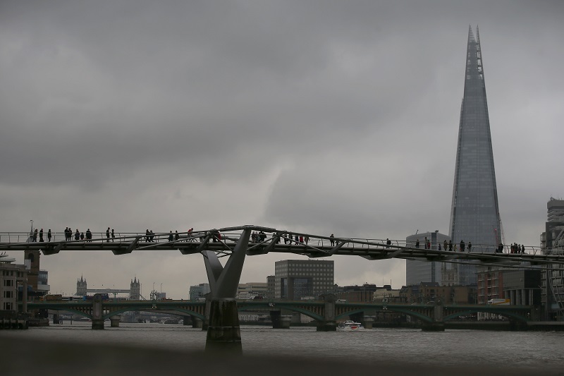 Un hombre escala el rascacielos más alto de Londres
