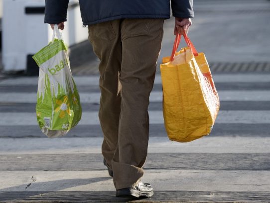 Lanzan campaña para reducir el uso de bolsas plásticas