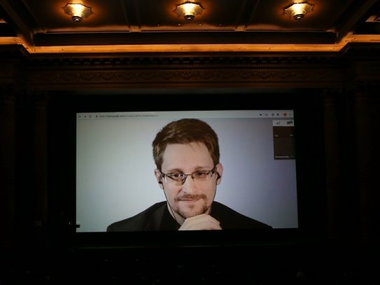 Edward Snowden dice que le "gustaría mucho" obtener asilo en Francia
