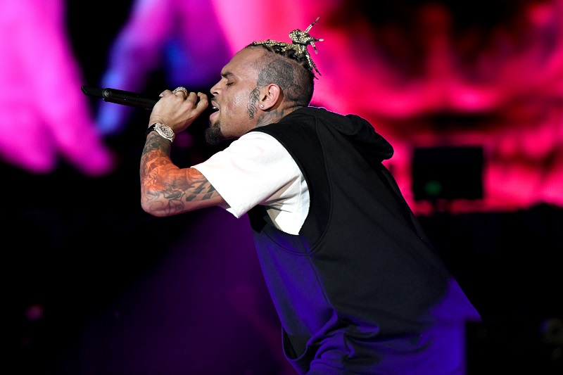 El rapero Chris Brown no comparece en París en una audiencia por presunta violación