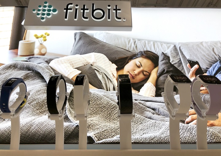 Comisión Europea abre "investigación" sobre compra de Fitbit por parte de Google