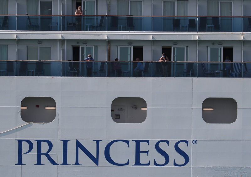 Crucero "Coral Princess" con dos muertos y varios enfermos de COVID-19 atraca en Miami