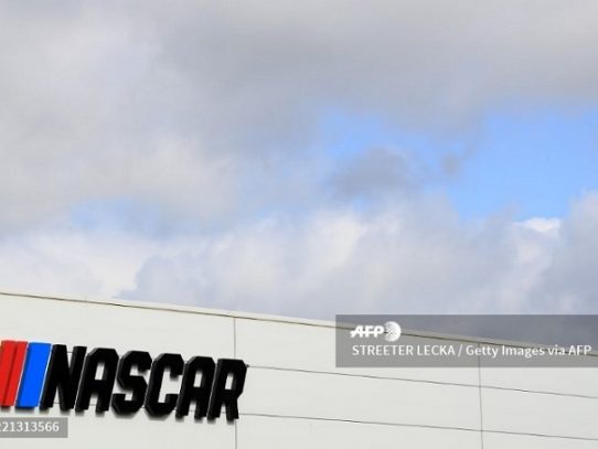 Serie NASCAR anuncia regreso de las carreras el 17 de mayo sin público