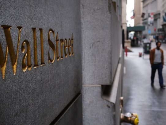 Wall Street corta racha de caídas gracias a sector tecnológico