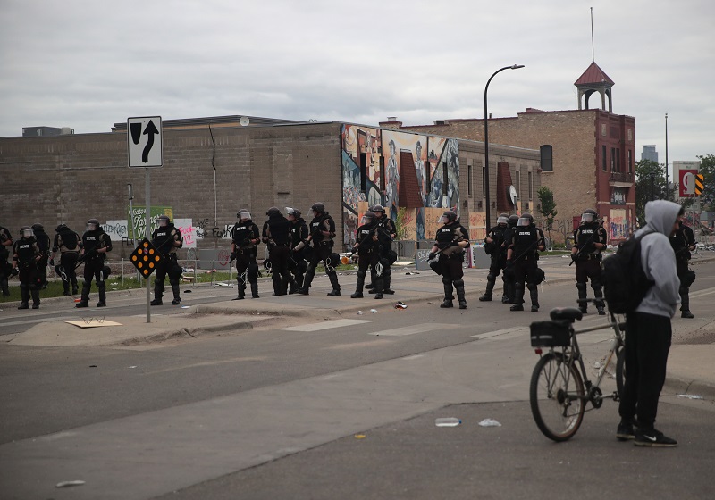500 soldados de la Guardia Nacional desplegados tras disturbios en Minneapolis, EE.UU.