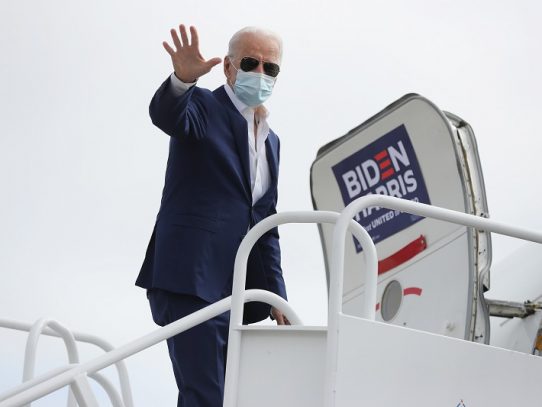 Biden visita el estado clave de Florida en busca del voto de los mayores