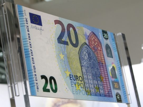 El euro cumple 20 años en la vida de los europeos