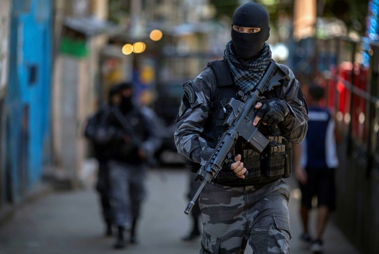 Nueve personas mueren pisoteadas tras acción policial en fiesta en favela de Brasil