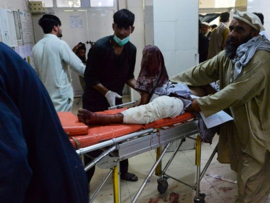 Decenas de muertos en Afganistán en ataques a un hospital y en funeral