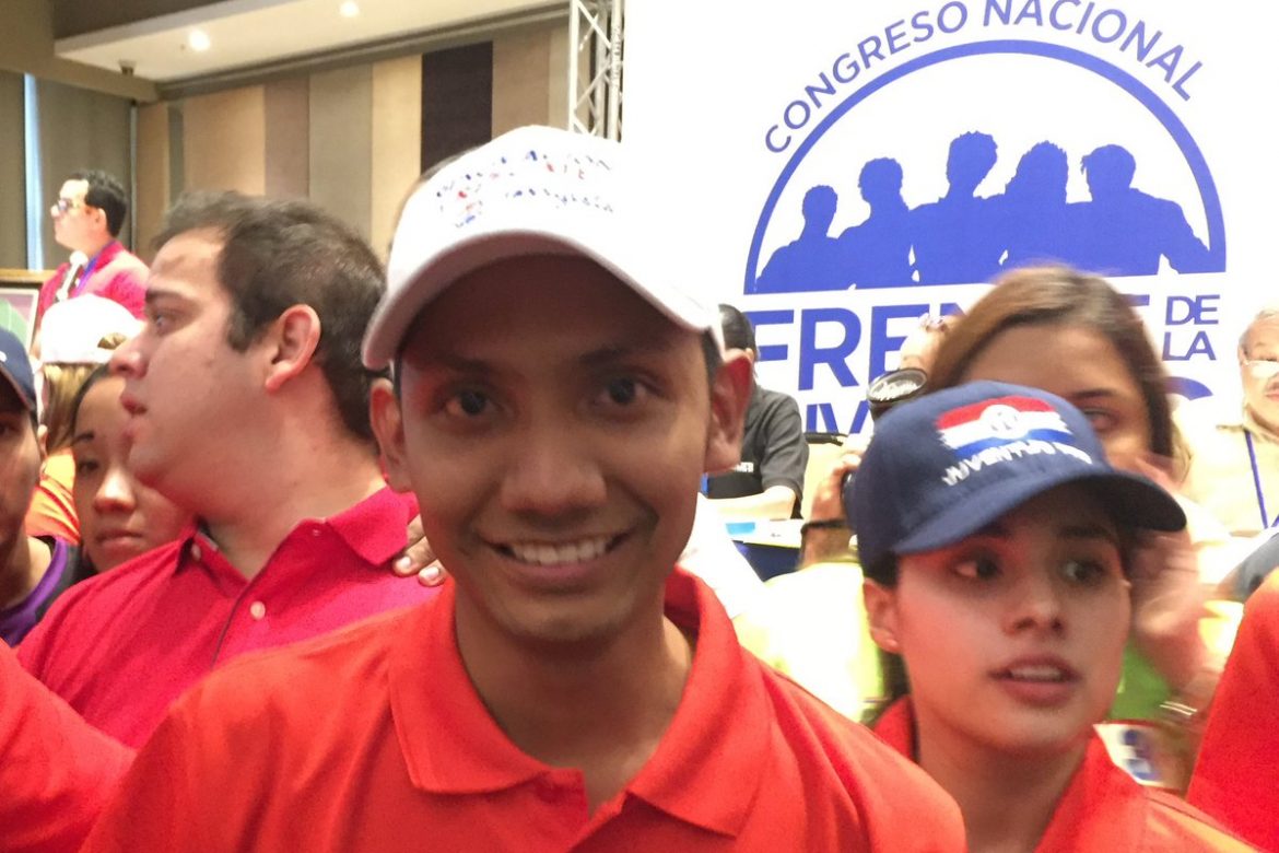 Juventud del PRD escoge a Bernardo Meneses como nuevo líder