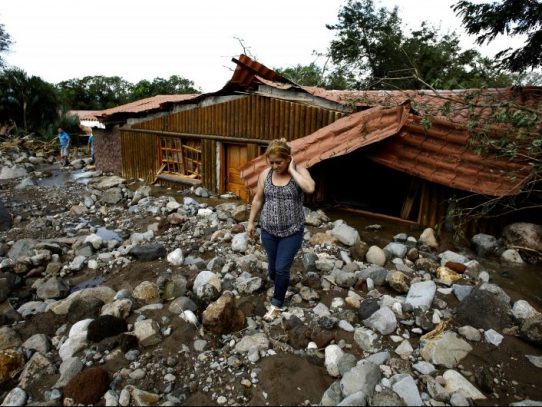 Huracán Otto deja al menos 9 muertos tras su paso por Costa Rica