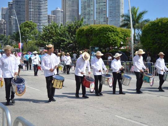 Detallan rutas y prohibiciones para los desfiles patrios de la ciudad capital