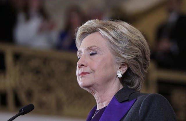 Hillary Clinton culpa al director del FBI por derrota electoral