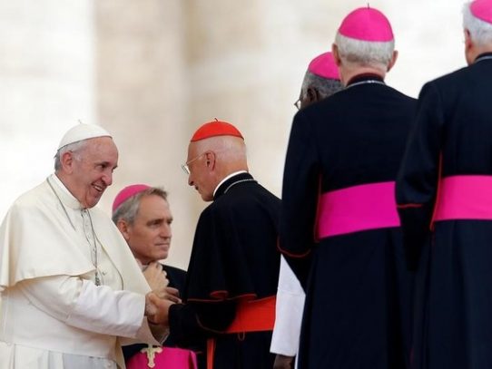 Cardenales conservadores desafían al papa Francisco