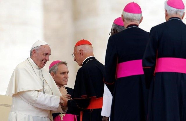 Cardenales conservadores desafían al papa Francisco