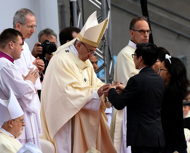 Papa Francisco elogia a Suecia por acoger a quienes buscan asilo
