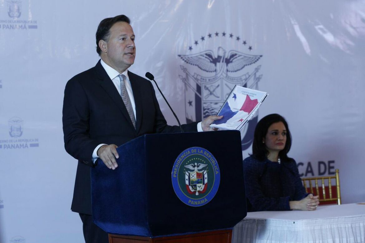 Juan Carlos Varela amenaza a Francia si no excluye a Panamá de su lista negra