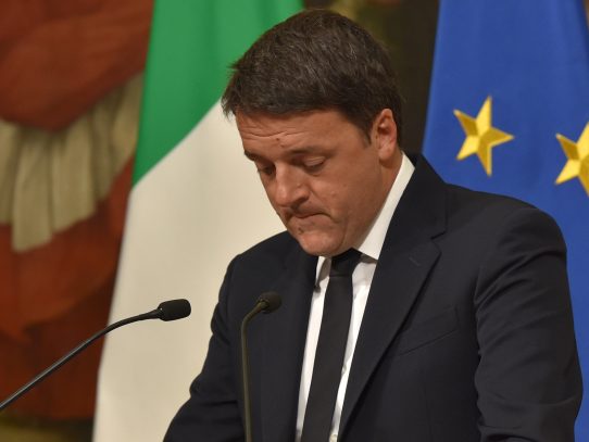 Primer ministro de Italia renuncia al cargo tras perder referéndum