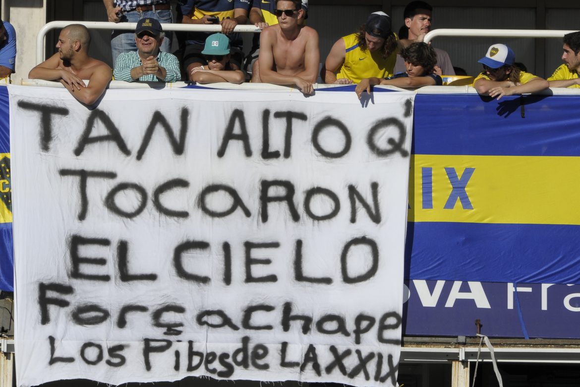Equipos de América Latina rindieron homenaje al Chapecoense