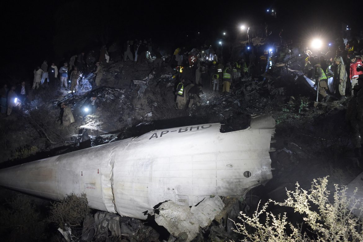 Nadie sobrevive al accidente aéreo en Pakistán