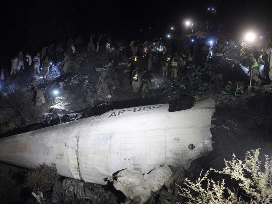 Nadie sobrevive al accidente aéreo en Pakistán